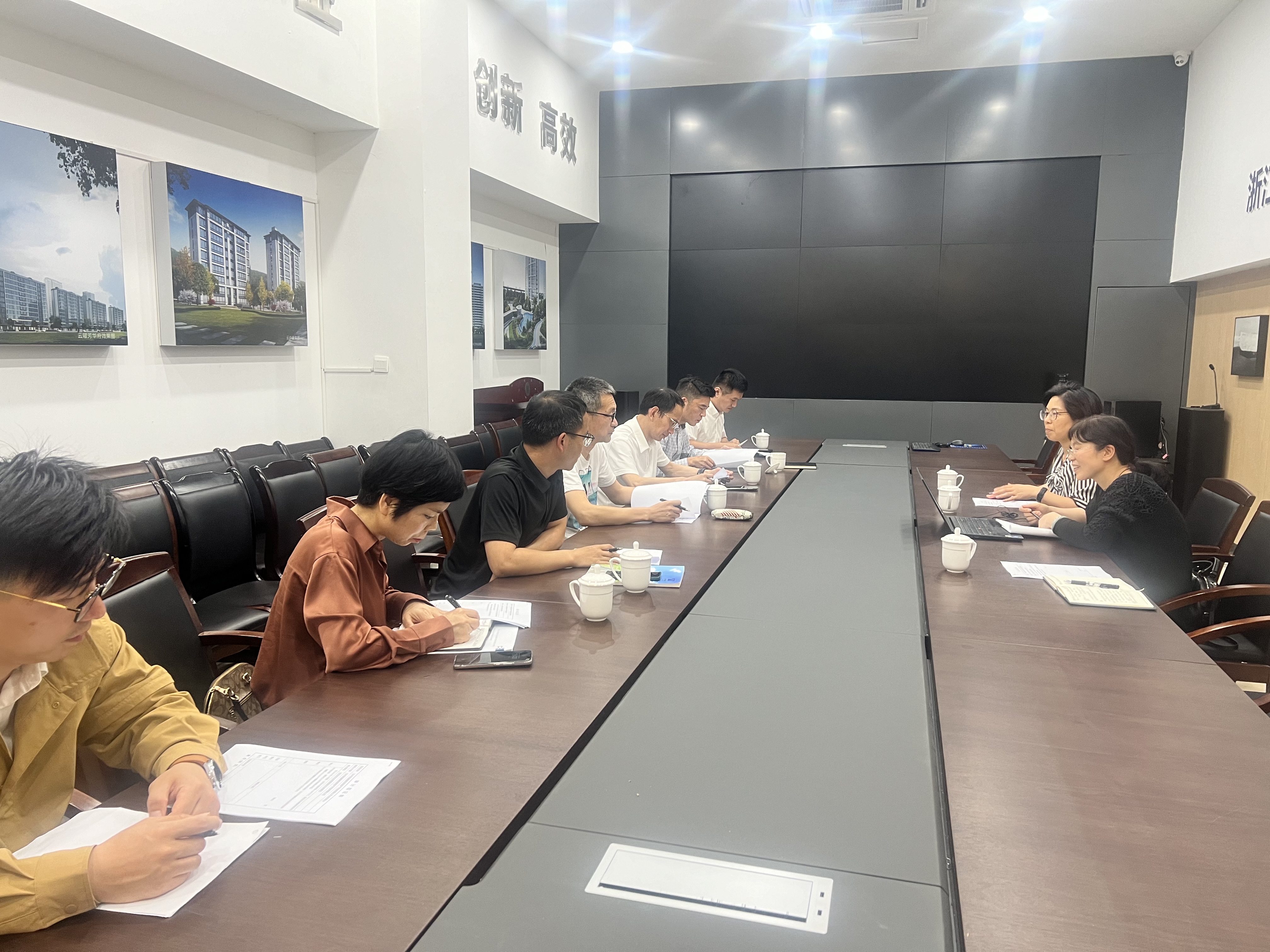 1717574287917296.jpg 70a0a3708be31529a8b143bf7fd3808.jpg