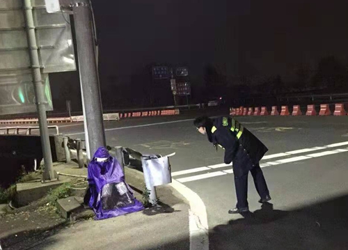 20190307 女子獨留在高速口一整夜_副本.jpg