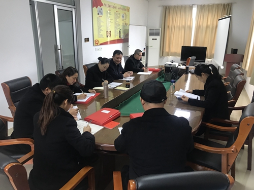 20181212 臨海南收費所黨支部組織學習《中國共產(chǎn)黨支部工作條例(試行)》 徐蘇蘇攝_副本.jpg